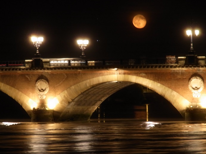 橋と月.jpg